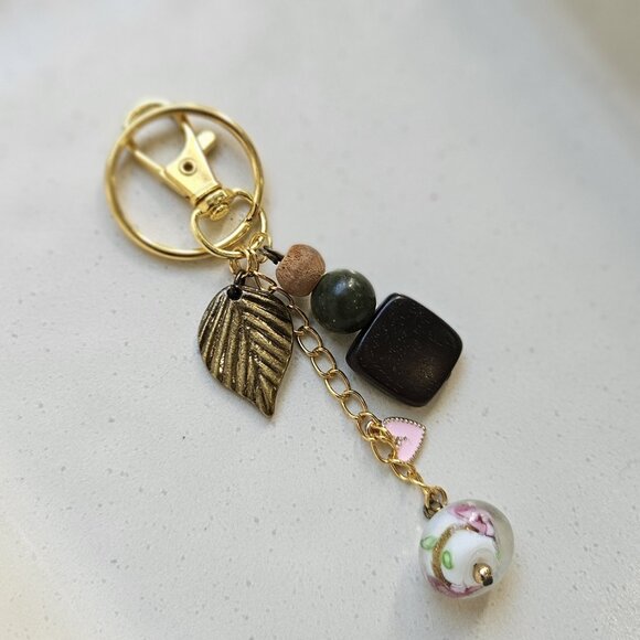 Vintage Floral Beaded Keychain with Gold Leaf Charm Bag - Picture 7 of 8